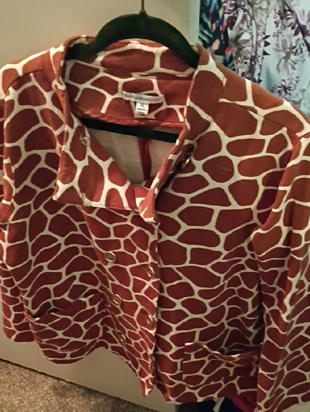 Stylish Giraffe-Print Button Front Women's Top - Rust/White